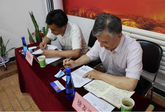 “共话初心”——老同志与新发展学生党员座谈会1390.png