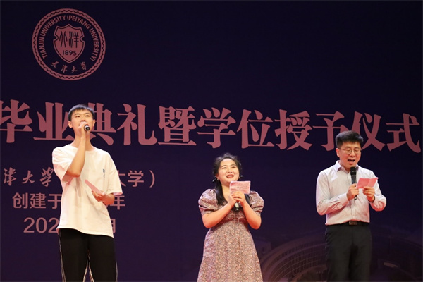 老师唱歌 老师唱歌.jpg