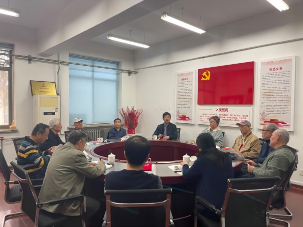 离退休党员座谈会1.jpg