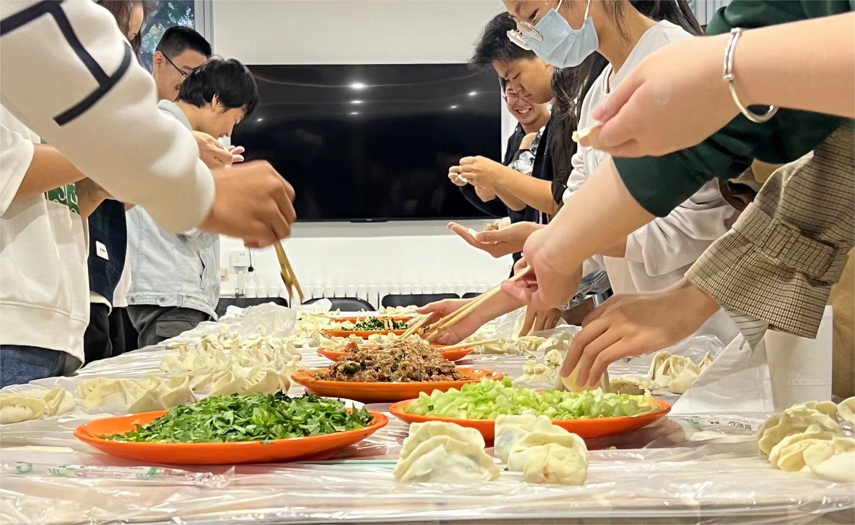 同学们包饺子4 同学们包饺子4.jpg