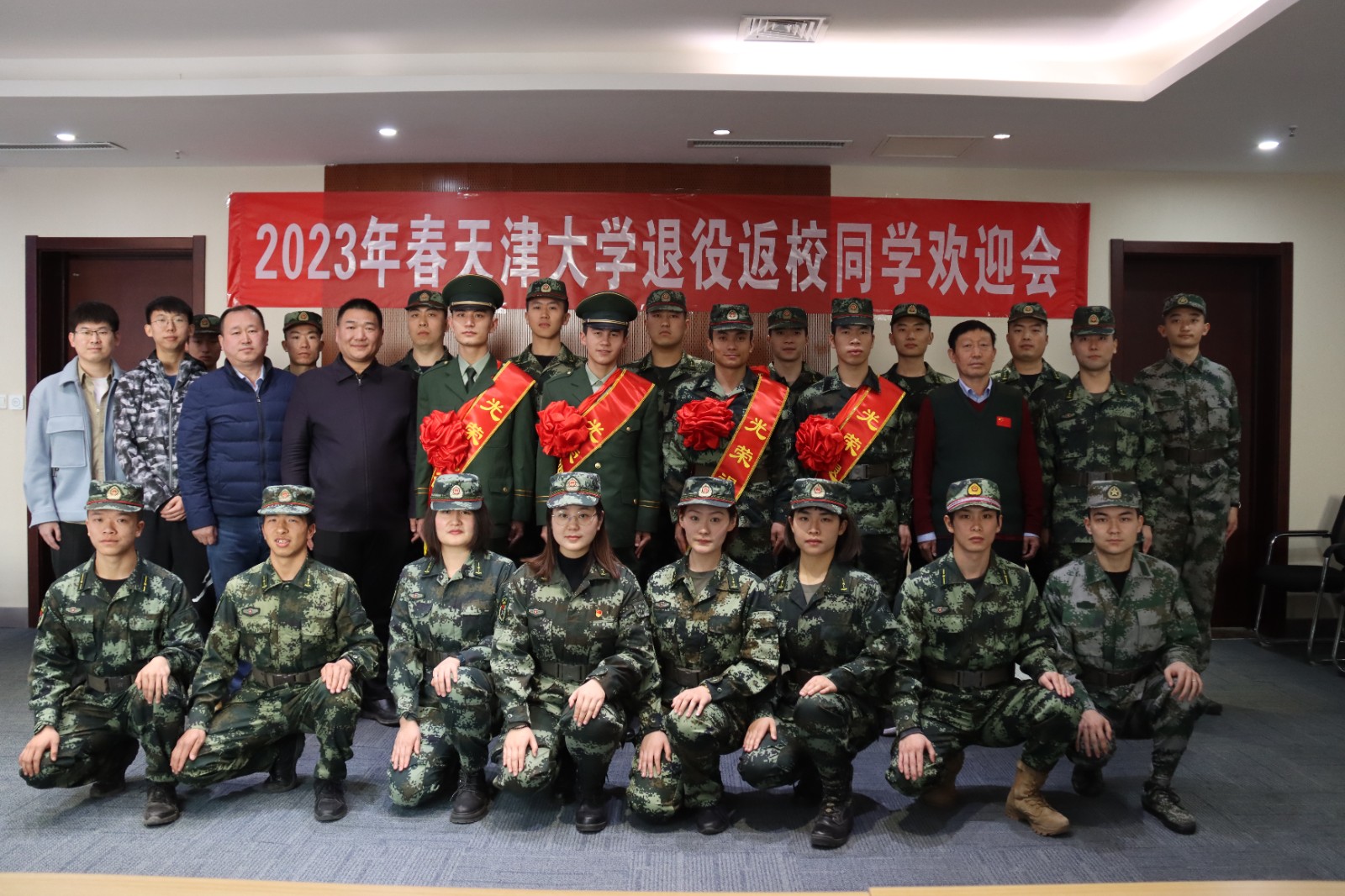 合影.jpg 原来名称也丢了