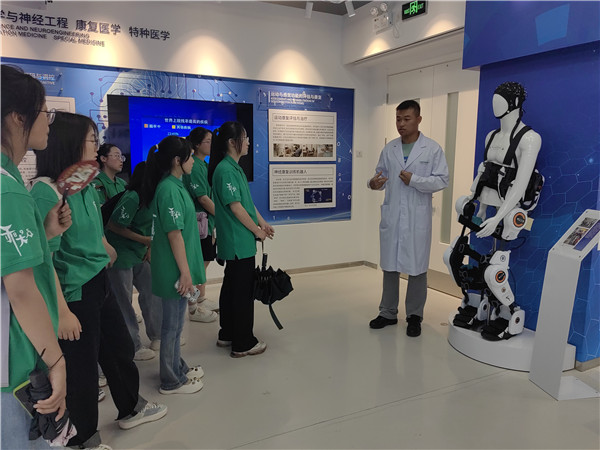 主题教育展参观_副本 主题教育展参观_副本.jpg
